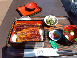鰻重４．４００円は旨い